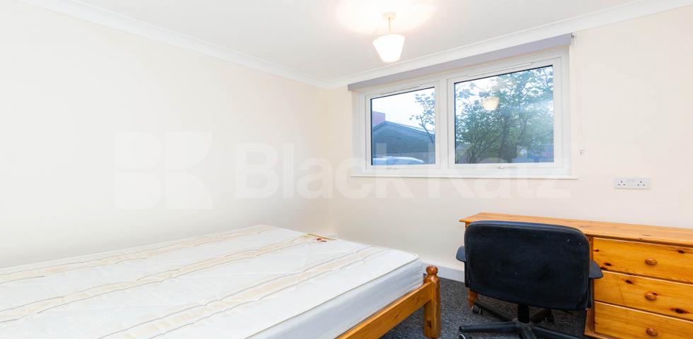 			4 Bedroom, 1 bath, 1 reception Apartment			 Parnell Road , Bow E3